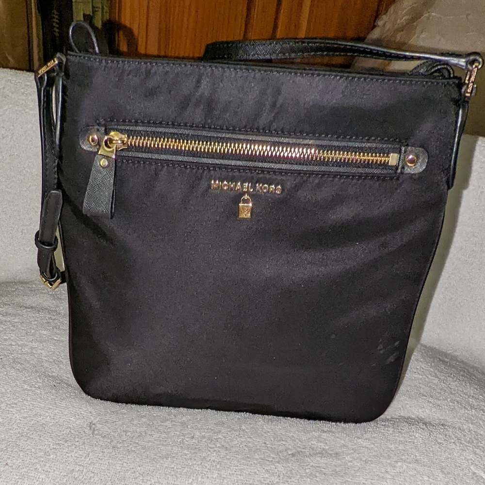 Michael Kors Large Kelsey crossbody messinger bag